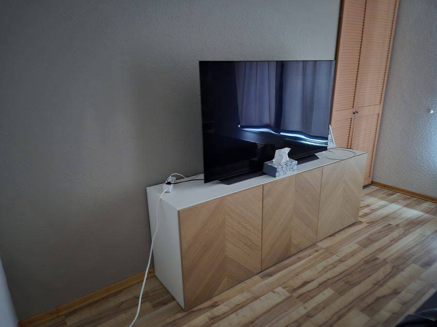 BESTÅ TV-Board montiert