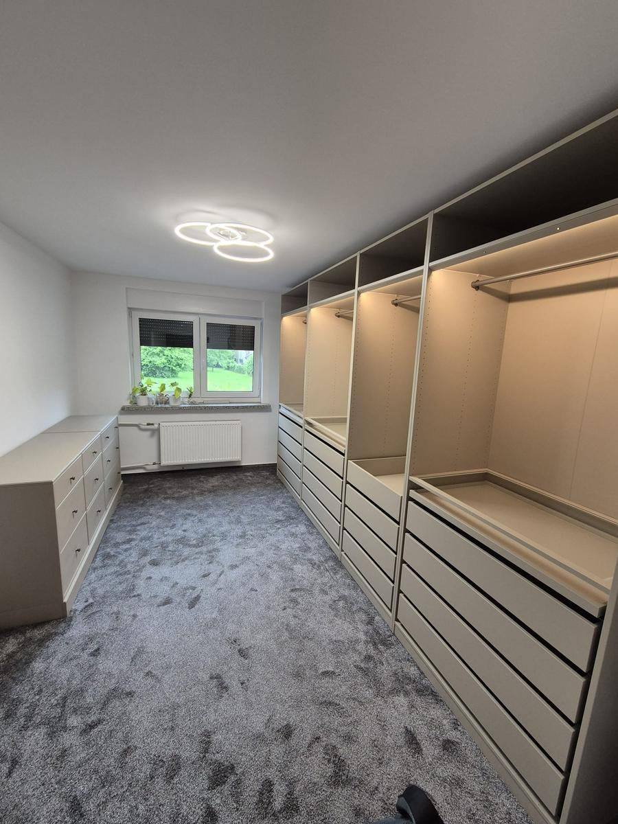 Begehbarer Kleiderschrank – PAX Ankleidezimmer mit Beleuchtung